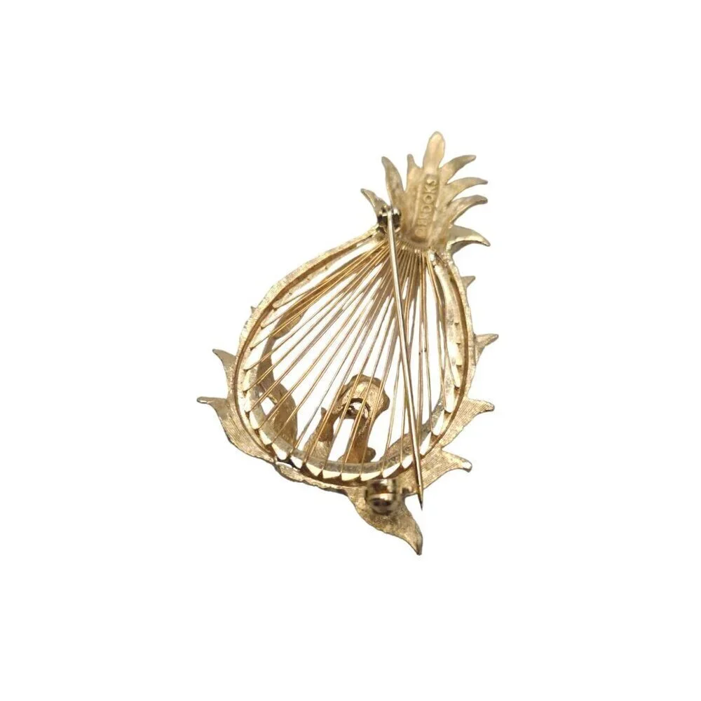 Brooks Texture Faux Pearl Pineapple Brooch Pin Openwork Gold Tone Vintage